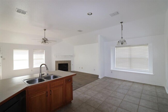 Building Photo - 5204 Prairie Ln