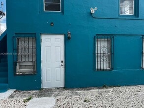 Building Photo - 1121 NW 40th St