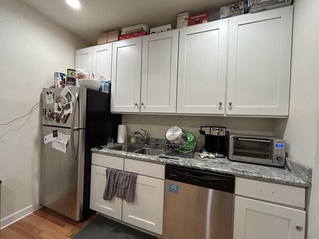 Foto del edificio - 1 bedroom in Chicago IL 60625
