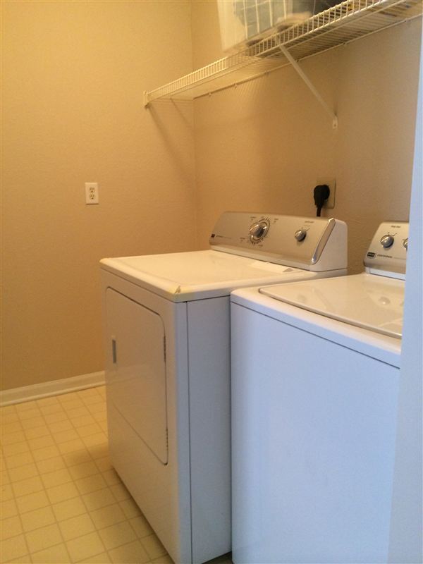 Foto del edificio - 1378 Heatherwood Ln