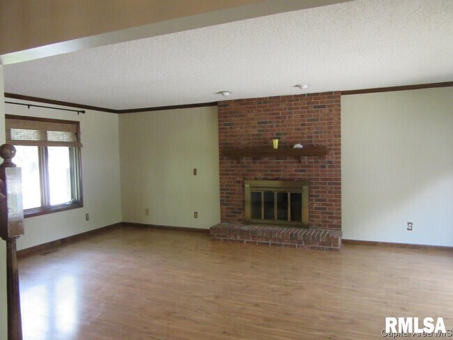 Building Photo - 3301 Branchwood Dr