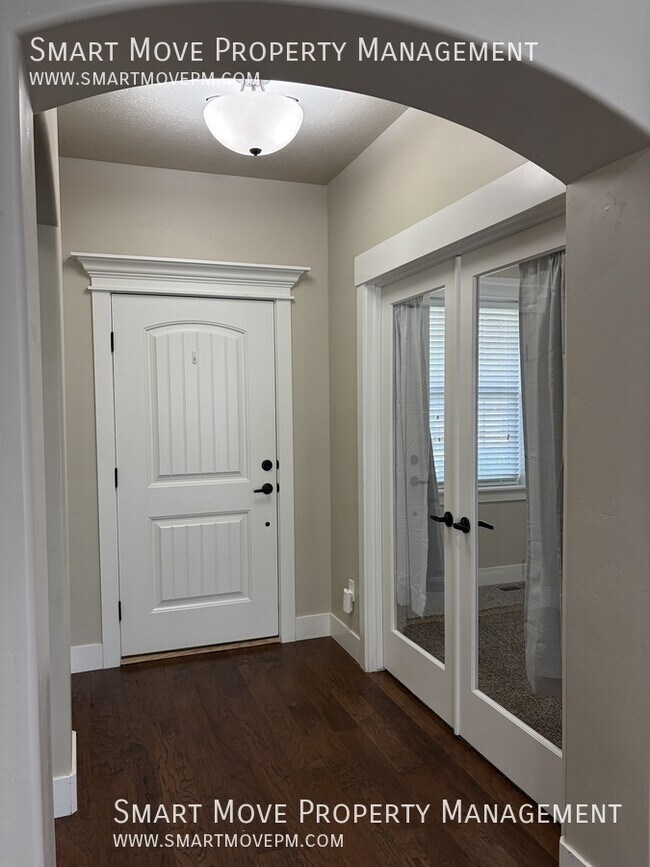 Foto del edificio - 5800 N Red Hills Pl