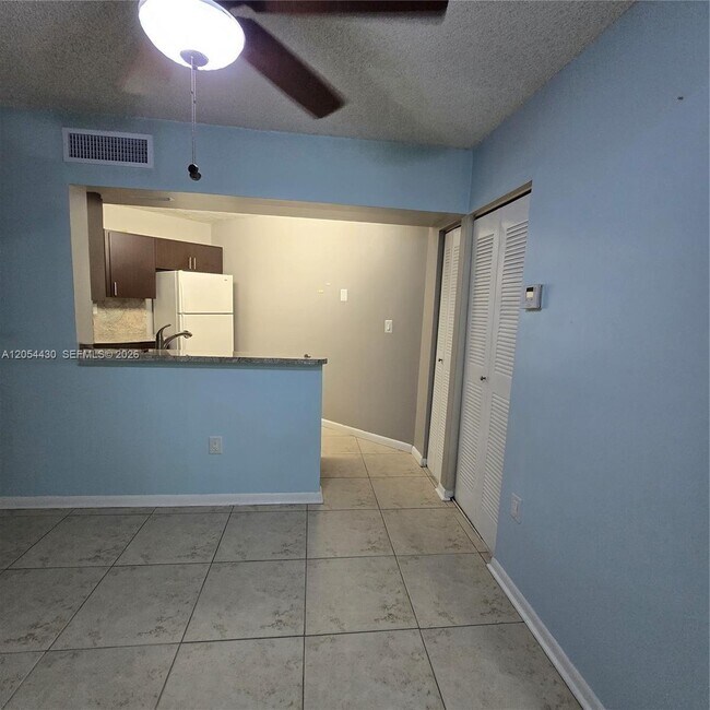 Foto del edificio - 9731 Fontainebleau Blvd