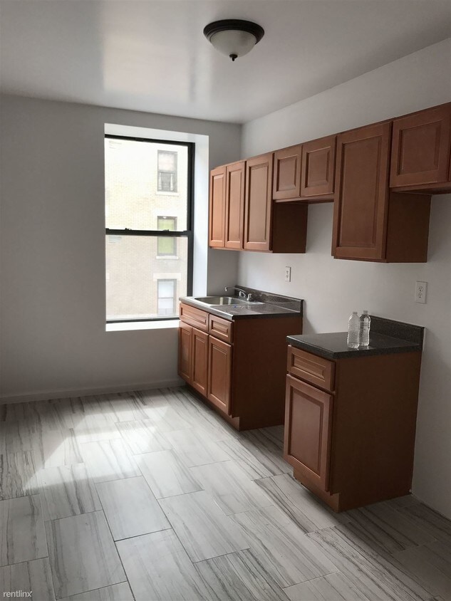 Foto principal - 1368 Sheridan Ave
