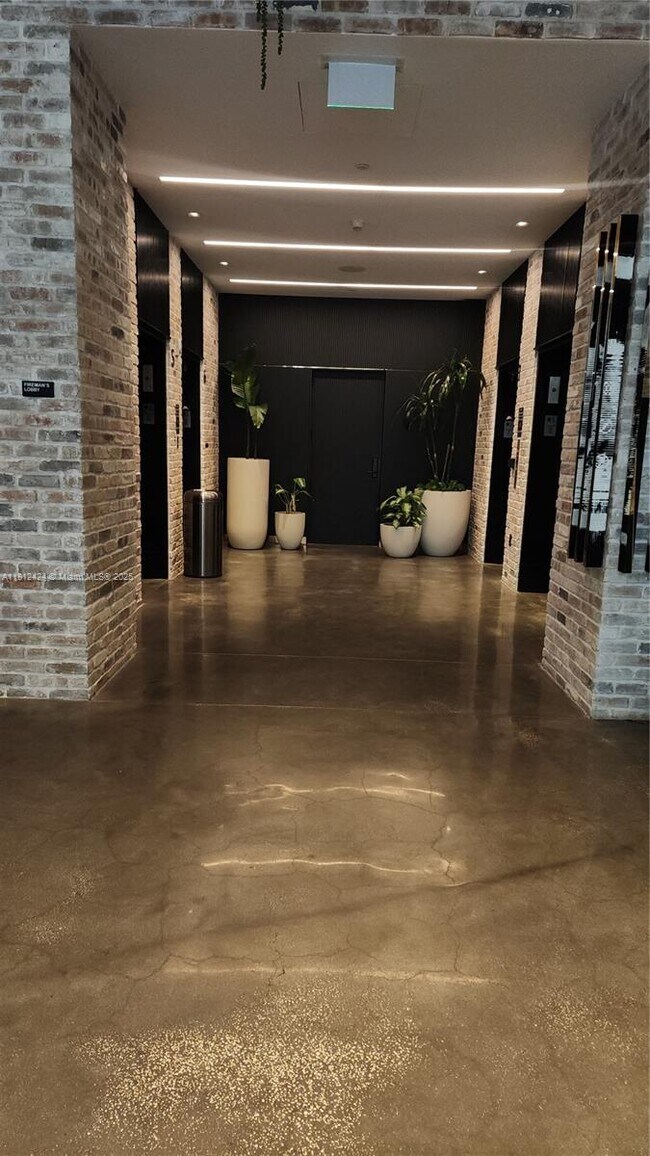 Foto del edificio - 398 NE 5th St