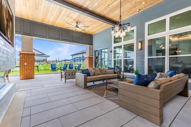 Building Photo - Bainbridge Market Commons