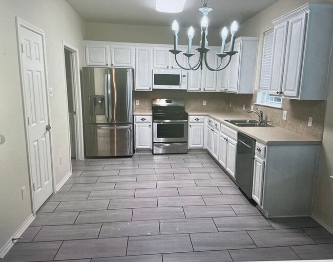 Foto del edificio - 1341 Beechwood Dr