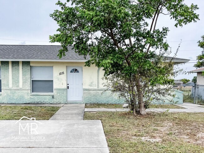 Foto del edificio - Charming 2 Bed 1 Bath Duplex in NE Cape