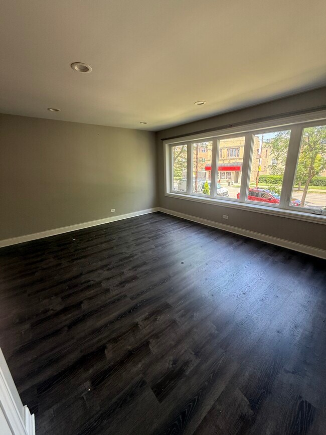 Foto del edificio - 5735 W Lawrence Ave