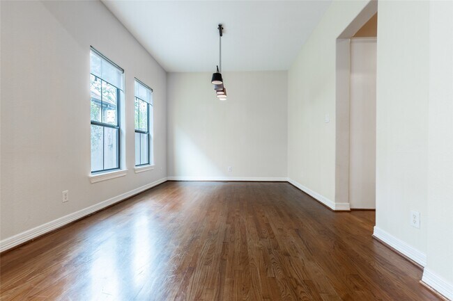 Foto del edificio - 2923 Royal Oaks Crest