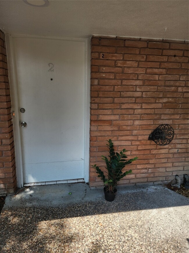 Building Photo - 513 S Post Oak Ln