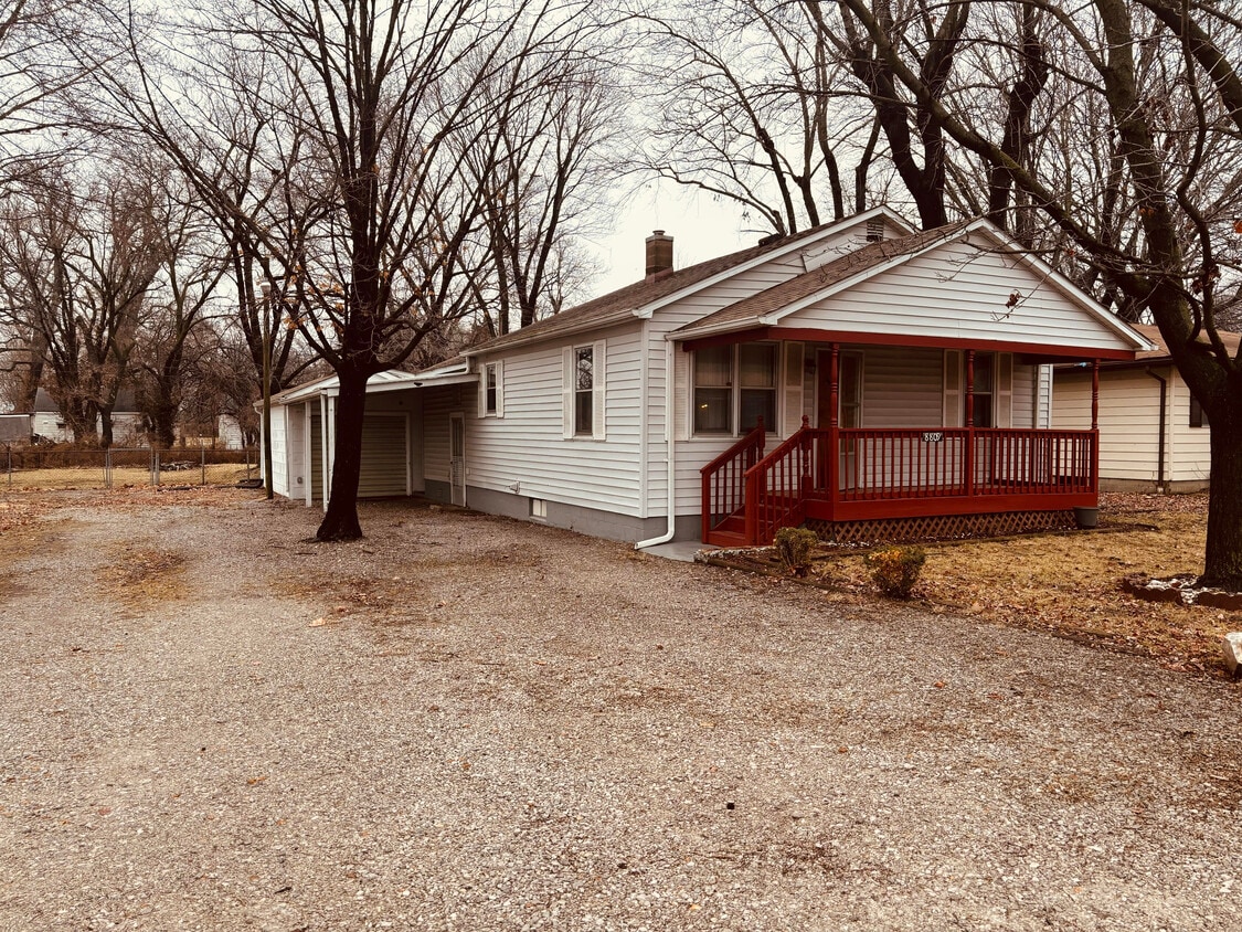 8809 Sterling Pl, Caseyville, IL 62232 House Rental in Caseyville, IL