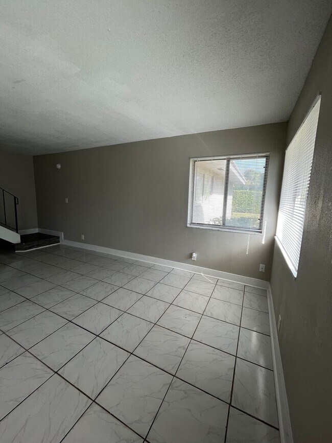 Foto del edificio - 2 br, 1 bath House - 830 E TIFFANY DRIVE #2