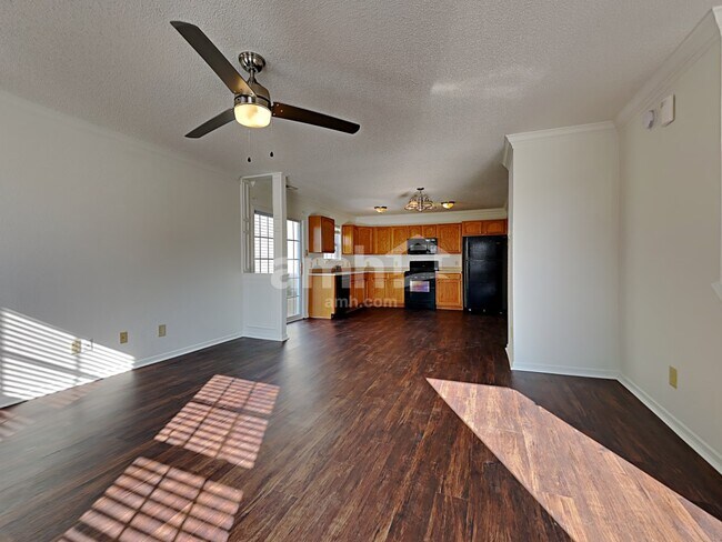 Foto del edificio - 14298 Banister Dr