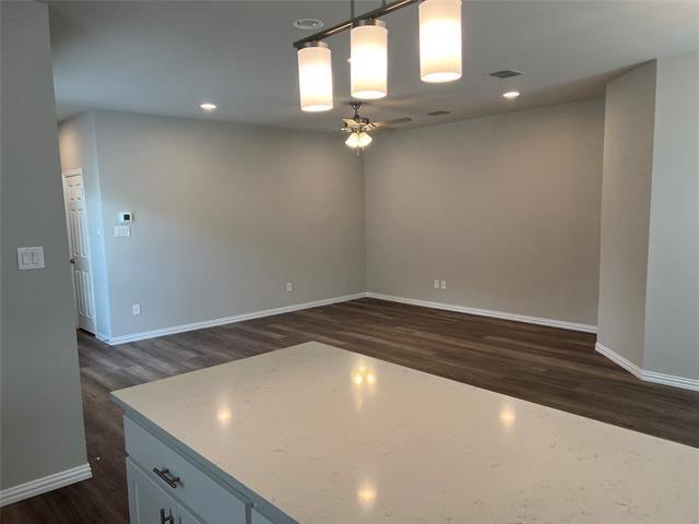 Foto del edificio - 212 Wayside Ct