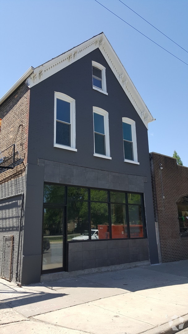 Building Photo - 3436 S Western Ave