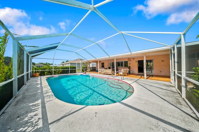 Building Photo - 5910 NW Bayou Ct