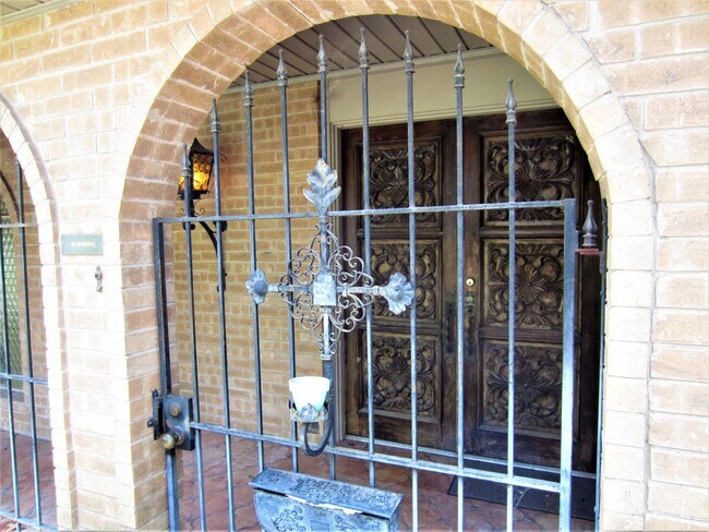 Foto del edificio - 1815 Greenwood Dr