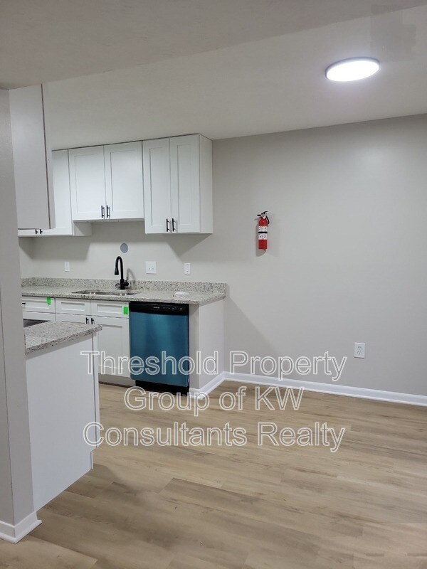 Foto del edificio - 7964-7966 Goldsmith Drive - 7966