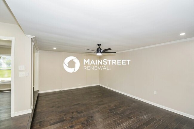 Building Photo - 4 Bedroom Pet-Friendly Home in MADISON, TN with Main Street Renewal