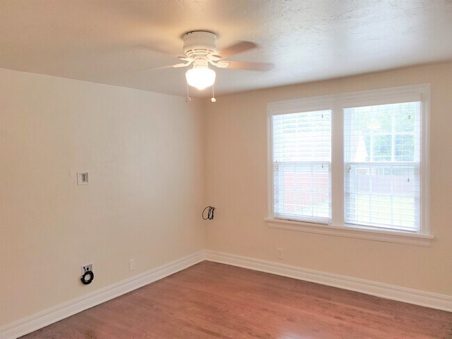 Foto del edificio - AMAZING 5 BED, 2 BATH MILLERS ADDITION NW OKC