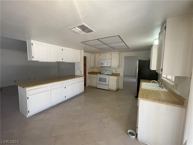 Foto del edificio - 1851 Rockledge Dr