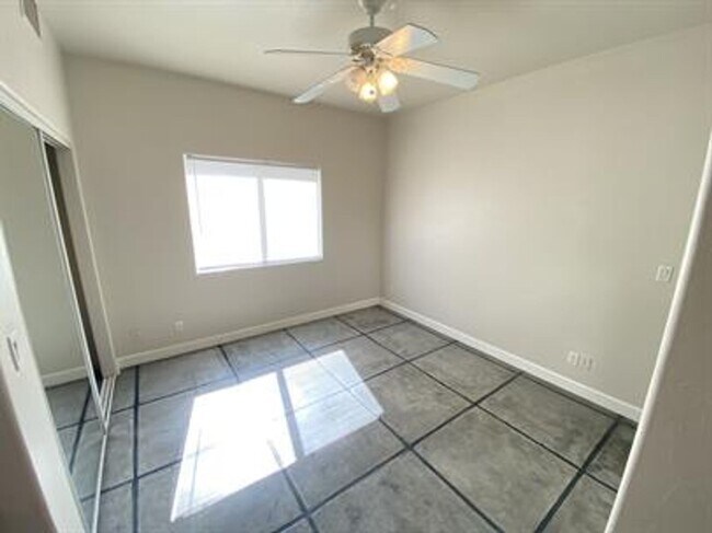 Building Photo - 2862 N Tyndall Ave