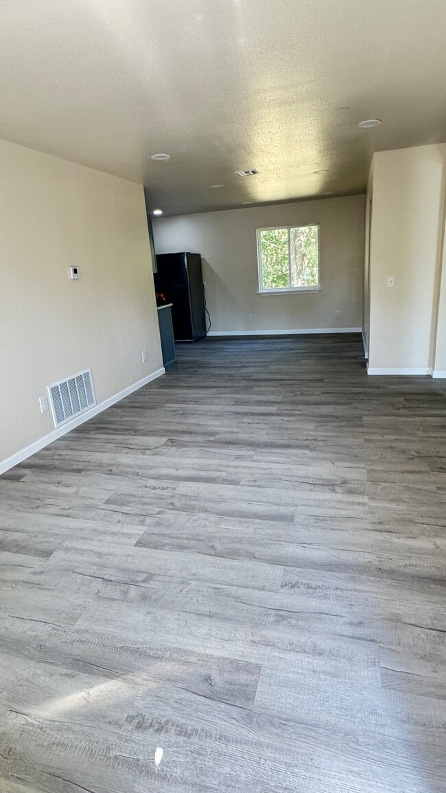 Building Photo - 1524 S Santa Fe Ave