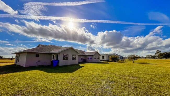 Building Photo - Charming, Spacious 2 Bedroom, 2 Bathroom H...