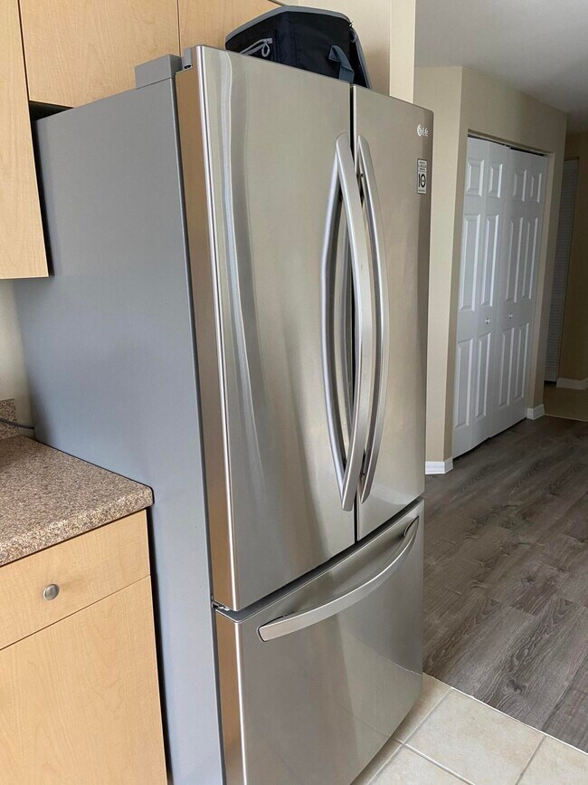 Foto del edificio - 616 Clearwater Park Rd