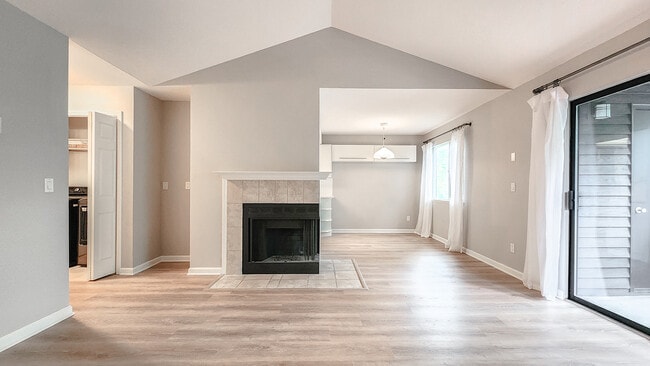 Vaulted ceiling living room - 9580 SW 146th Ter