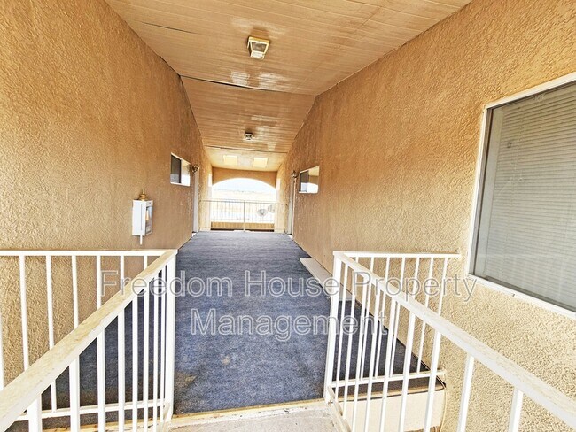 Foto del edificio - 2321 E Calvada Blvd