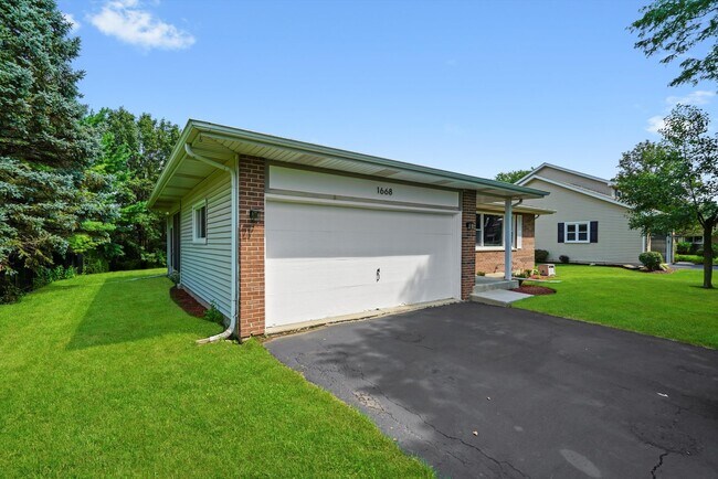 Foto del edificio - 1668 Hidden Valley Dr