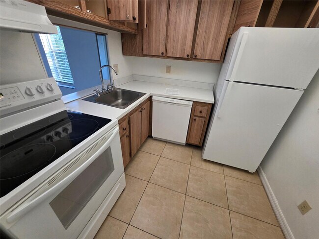 Building Photo - 2800 NW 56th Ave