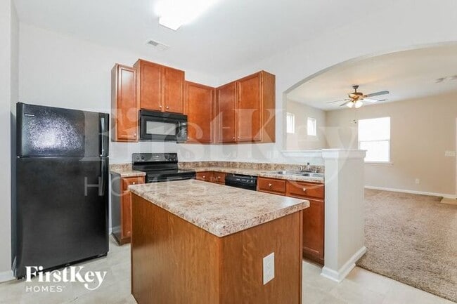 Building Photo - 323 Lobdale Falls Dr