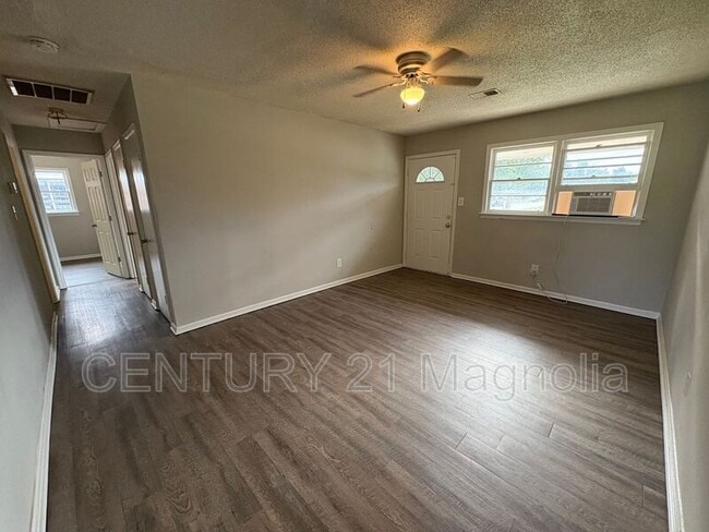 Building Photo - 309 E View Dr