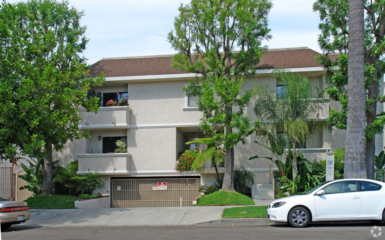 Building Photo - 9715 Charnock Ave