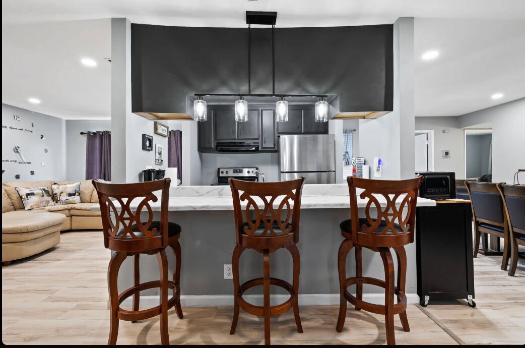 Foto principal - 325 Falcon Dr