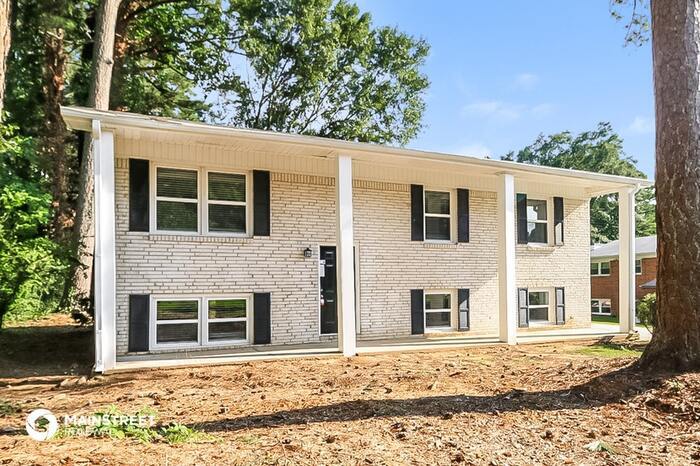 Primary Photo - 2796 Old Farm Rd