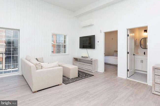 Building Photo - 211 St Paul St