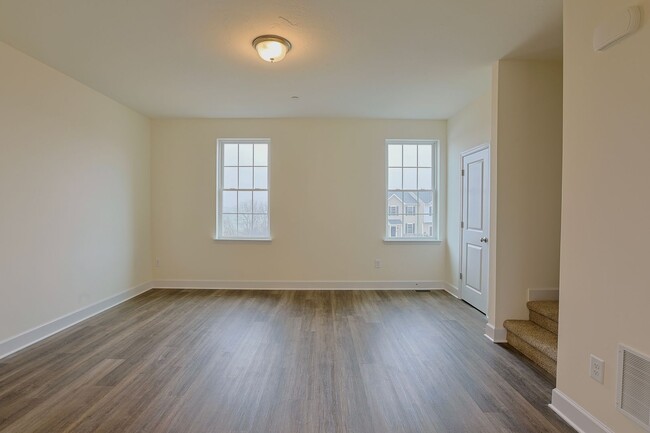 Building Photo - Luxury 3 Bedroom Townhome!
