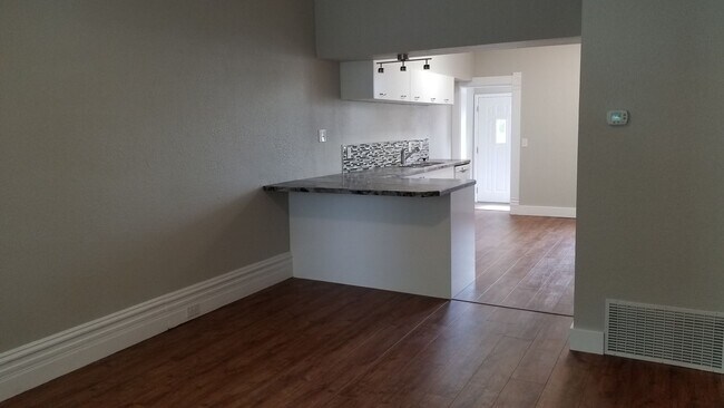 Foto del edificio - 2537 W River Dr