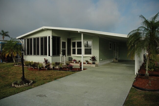 Building Photo - 23 Kinsmen Dr