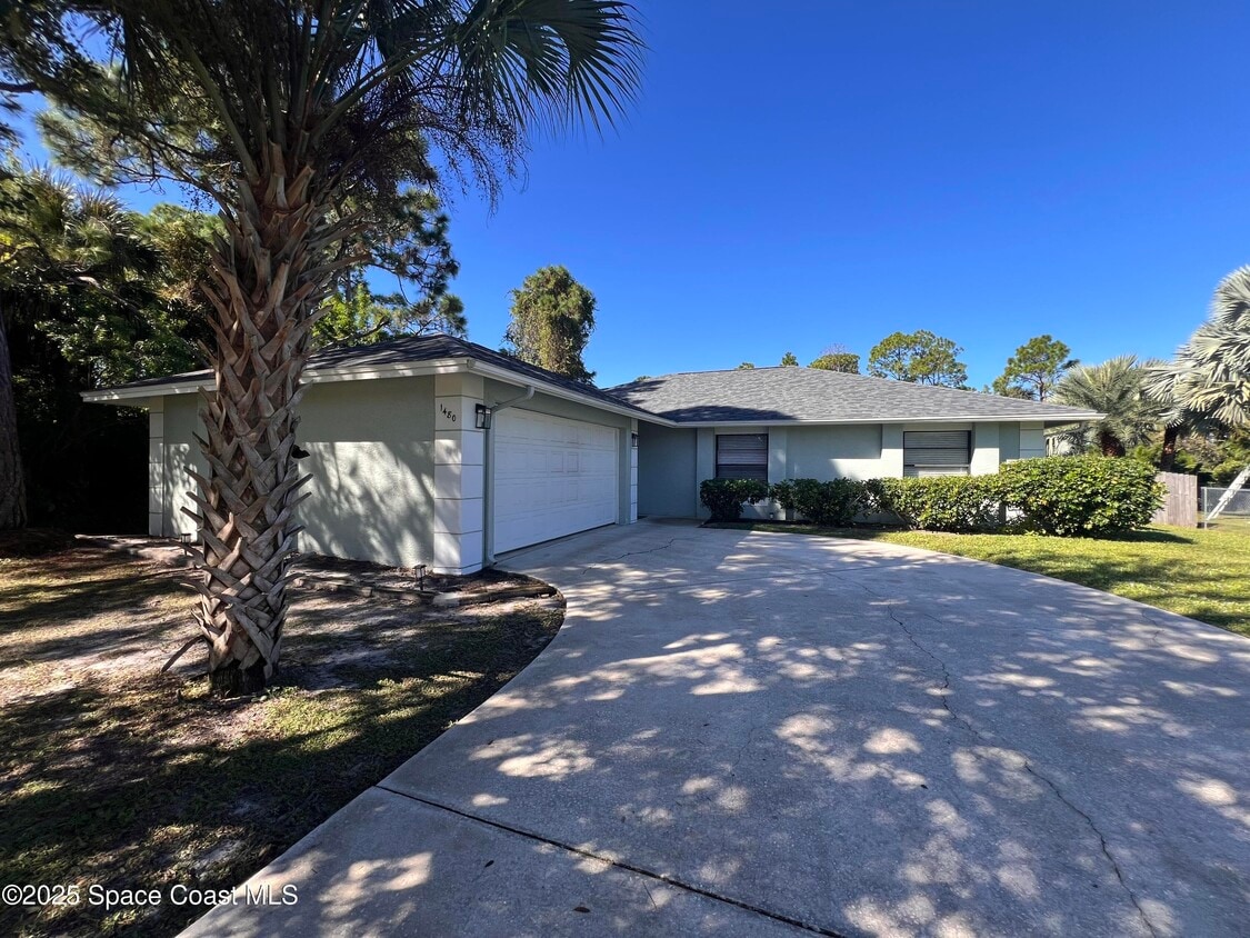 Foto principal - 1480 Amador Ave NW