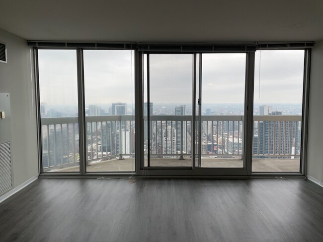 Foto del edificio - 525 N State St