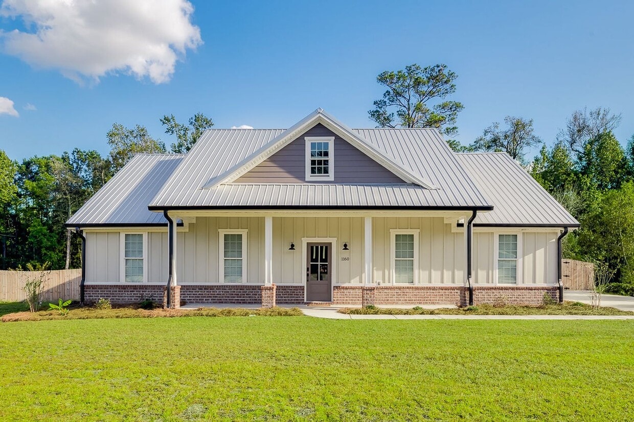 Foto principal - Like-New 4BR, 2.5BA Home with Privacy Fenc...