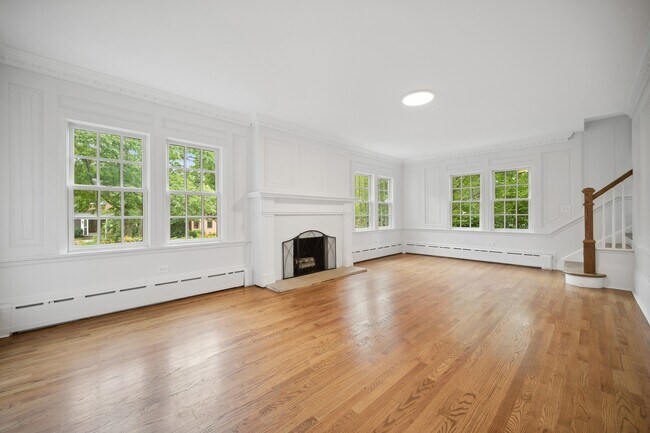 Foto del edificio - 521 Woodlawn Ave