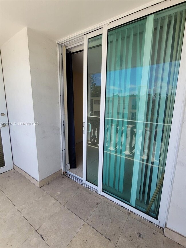 Foto del edificio - 8233 Harding Ave