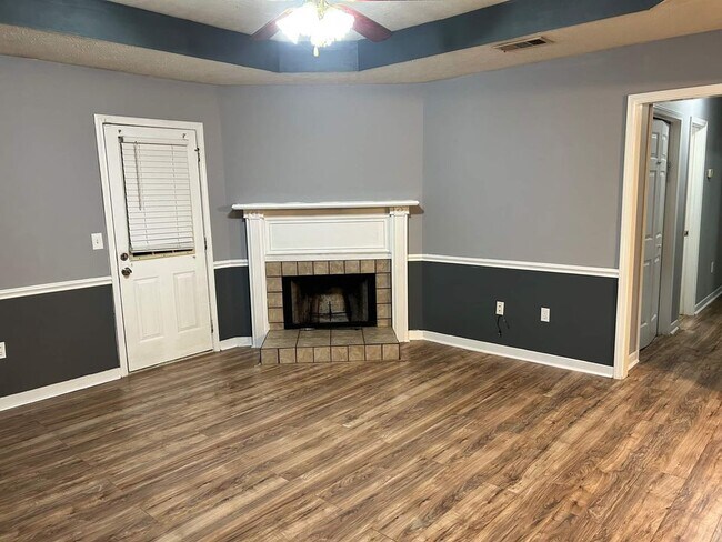 Living Room - 1001 Red Oak Dr