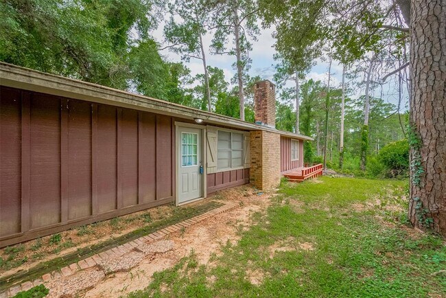 Building Photo - 201 Ivanhoe Dr E